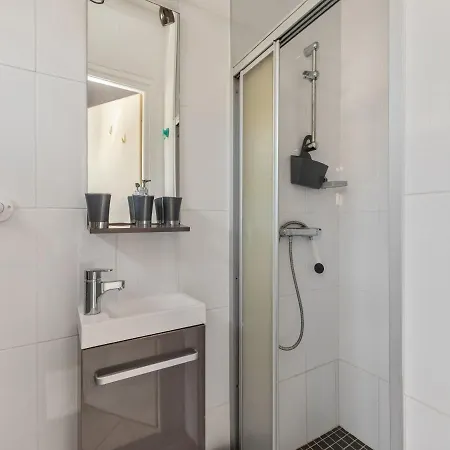 2 Bedroom For 6 *