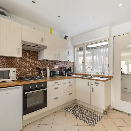 2 Bedroom For 6 Holiday home